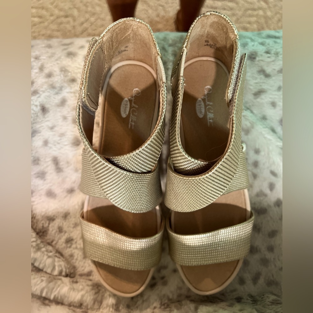 Dr Scholls strapped gold wedge sandals size 8